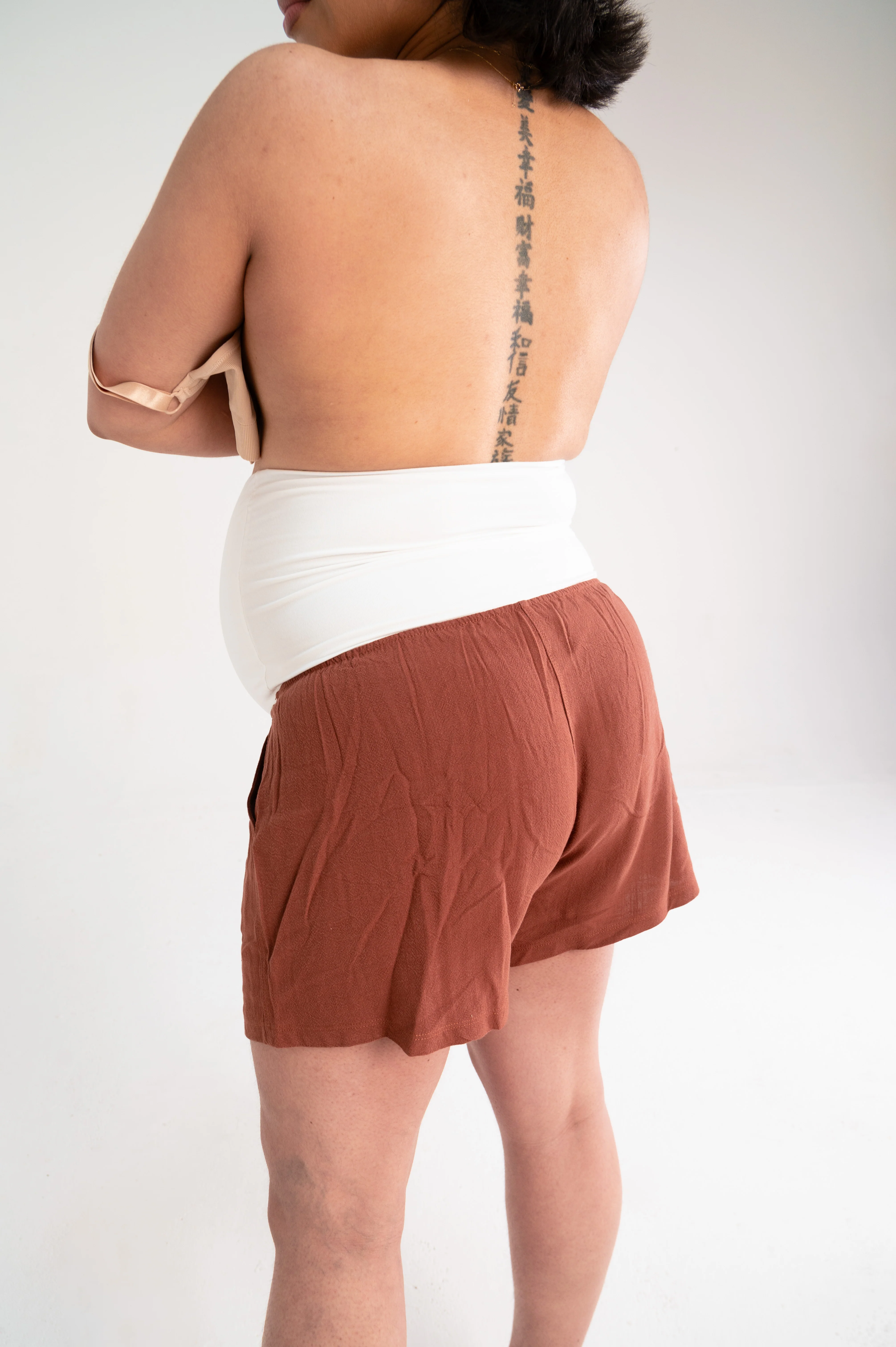 Tessa Linen Maternity Shorts - Image 7