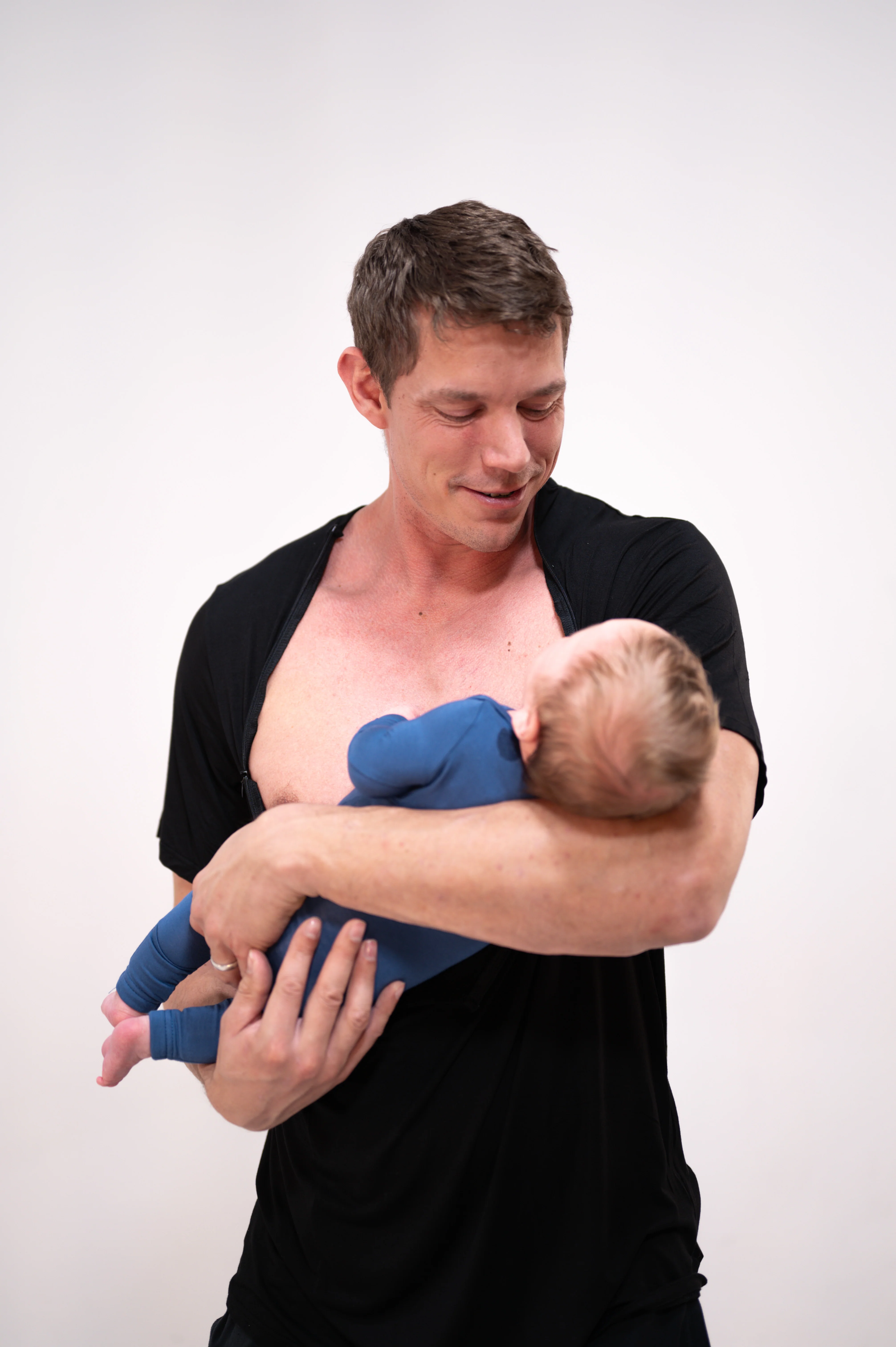 The Cameron Unisex Nursing and Skin to Skin Shirt in Black - Image 7